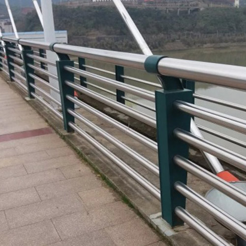 煙臺黃河路不銹鋼護(hù)欄工程 煙臺黃河路不銹鋼護(hù)欄工程